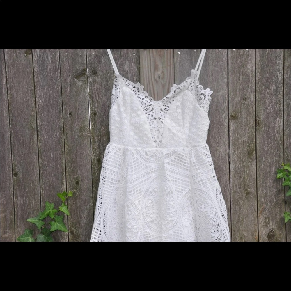 BANJUL women’s white lace dress
